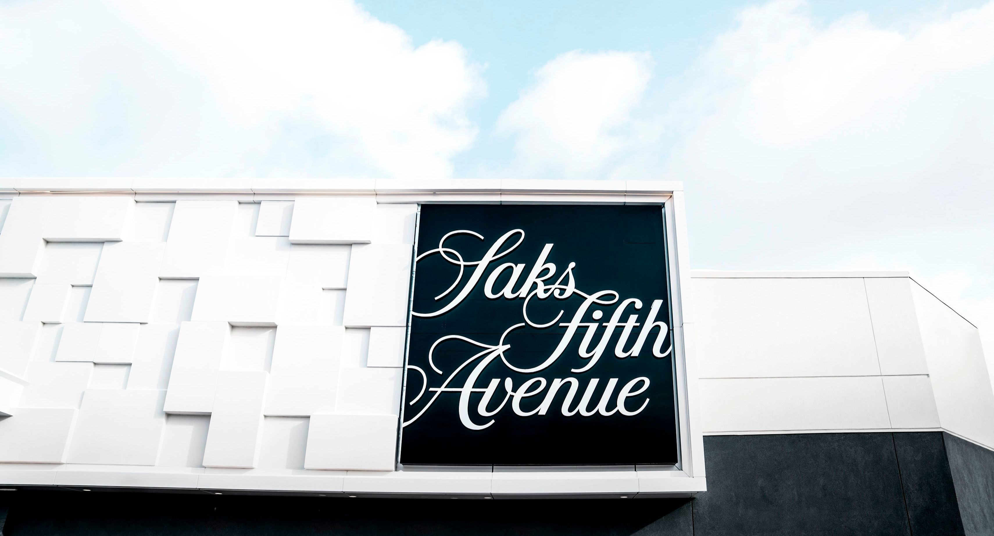 Saks Fifth Avenue opens in Canada